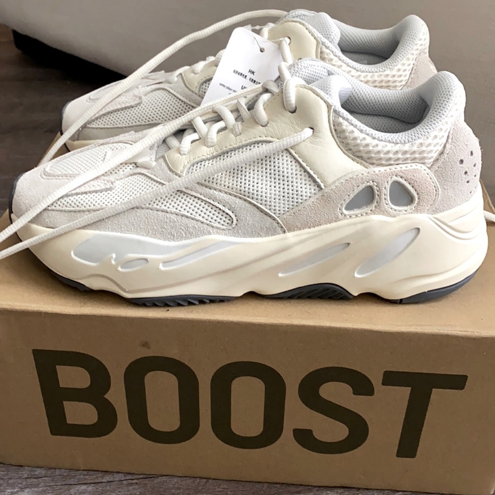 YEEZY ANALOG SIZE 7 *BRAND NEW*